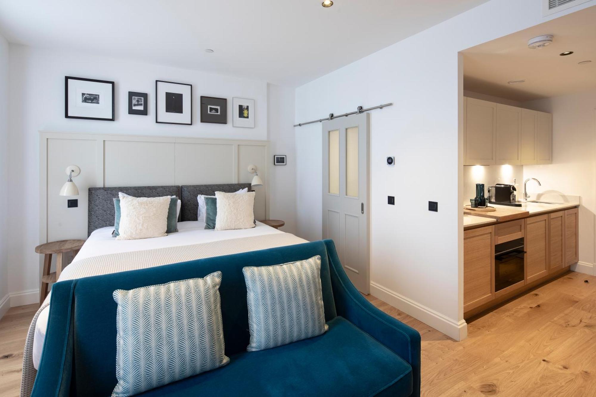 Апарт готель Cheval Old Town Chambers Единбург Екстер'єр фото A studio apartment in London